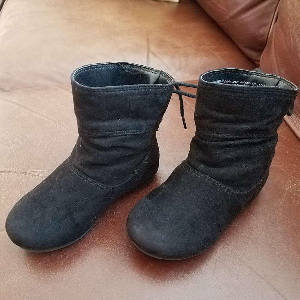 3 / $10 Super cute little girl black boots